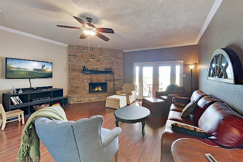 Lake-View All-Suite Retreat - Near Marina & Dining townhouse image 1